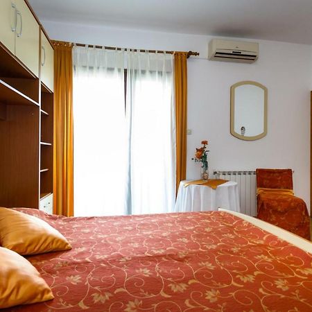Rooms Mimi Krk Town Buitenkant foto