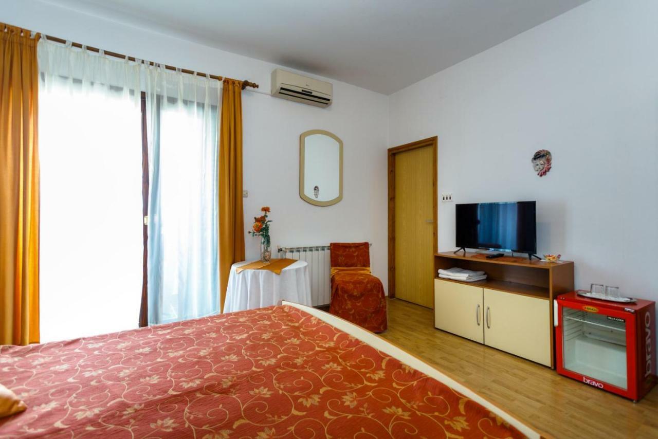 Rooms Mimi Krk Town Buitenkant foto