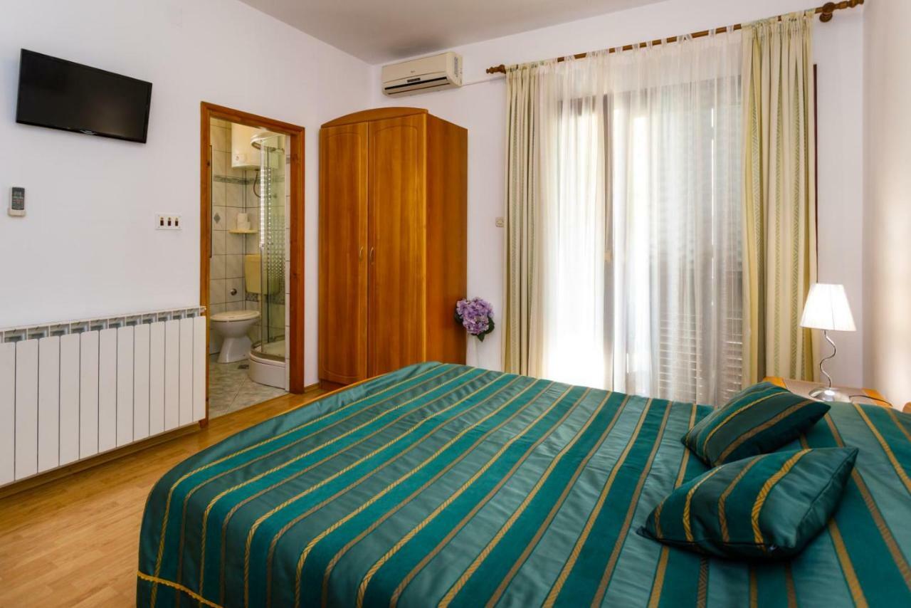 Rooms Mimi Krk Town Buitenkant foto