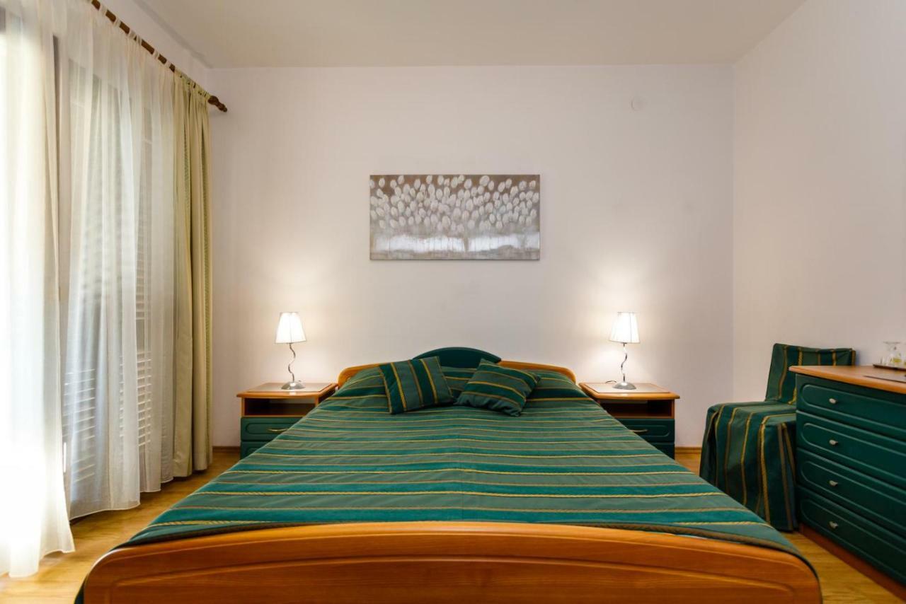 Rooms Mimi Krk Town Buitenkant foto