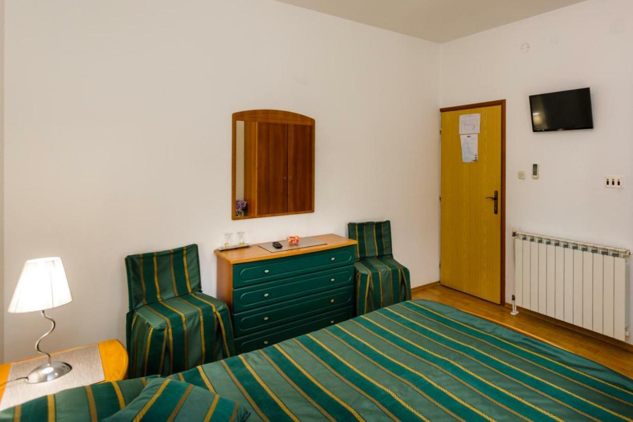 Rooms Mimi Krk Town Buitenkant foto
