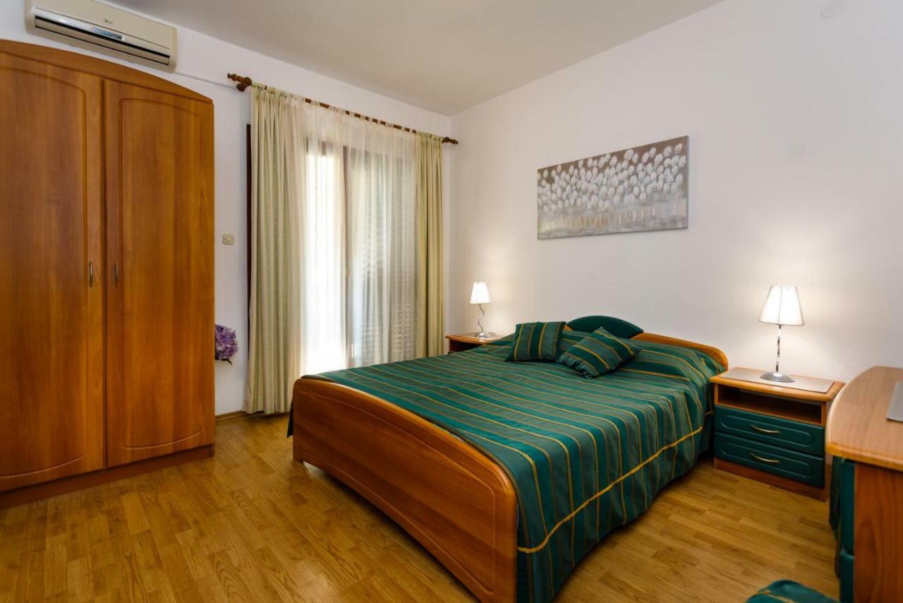 Rooms Mimi Krk Town Buitenkant foto