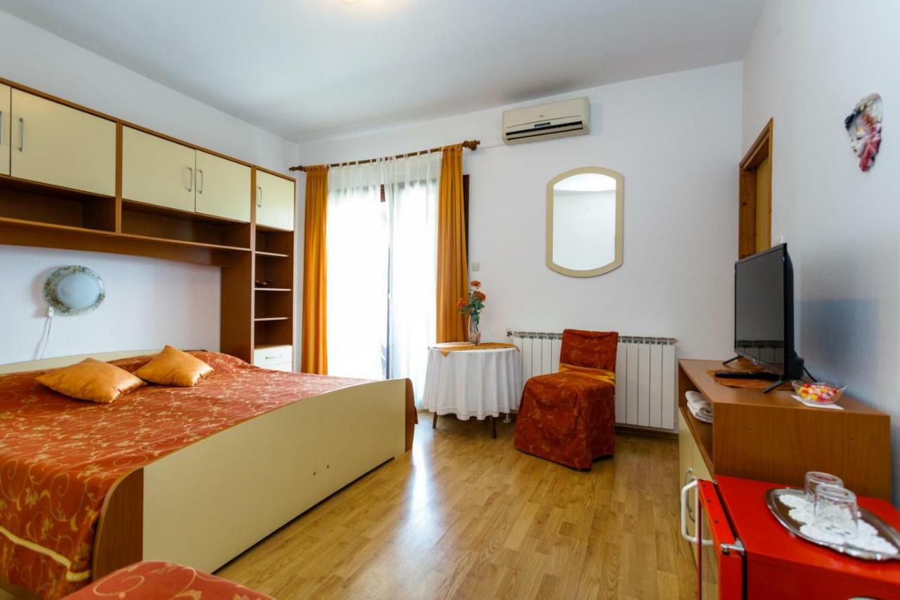 Rooms Mimi Krk Town Buitenkant foto